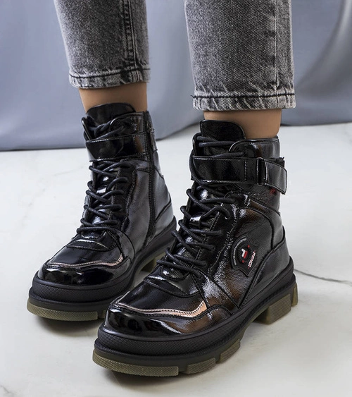 Lackierte schwarze Salent-Stiefeletten